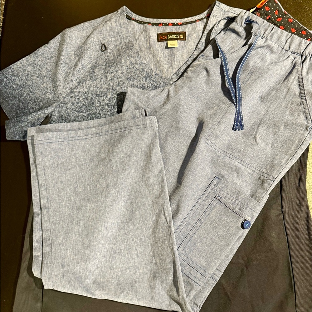 Blue KOI scrub set
